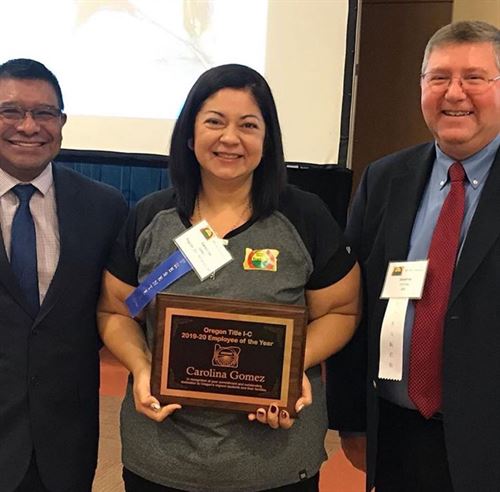 Recruiter receiving award 2019